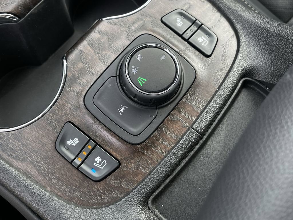 Used 2022 GMC Acadia Denali w/ Denali Ultimate Package FWD image 36