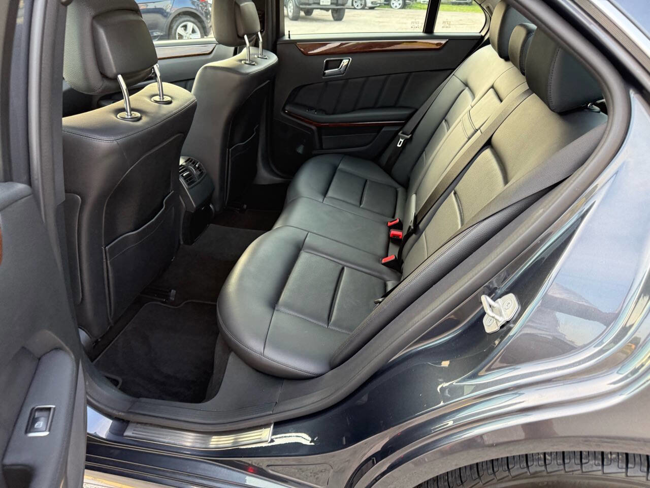 Used 2011 Mercedes-Benz E 350 BlueTEC Sedan image 18