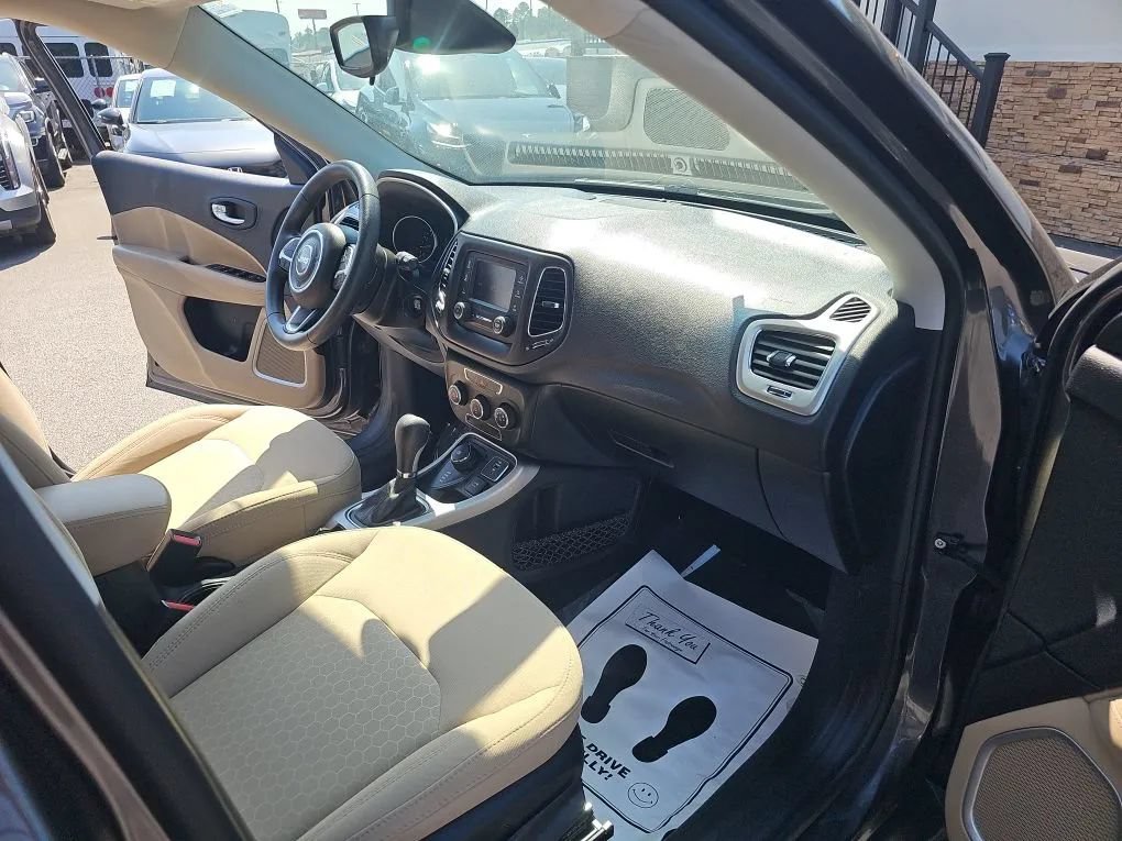 Used 2018 Jeep Compass Sport AWD/4WD image 16