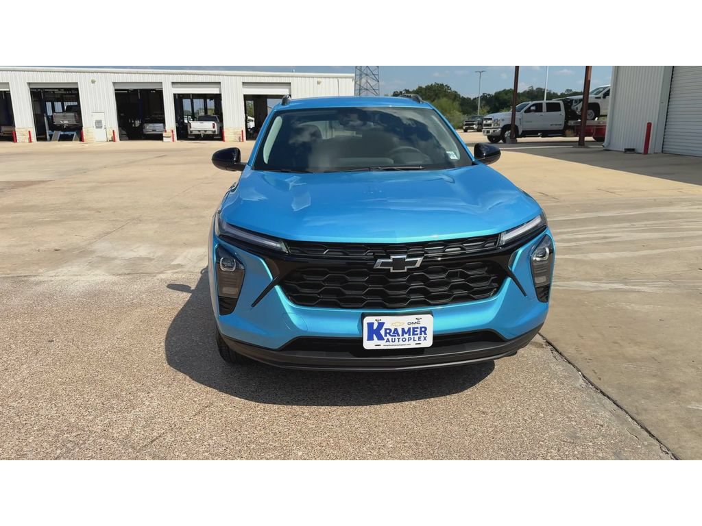 New 2026 Chevrolet Trax LT w/ Midnight Edition FWD image 3