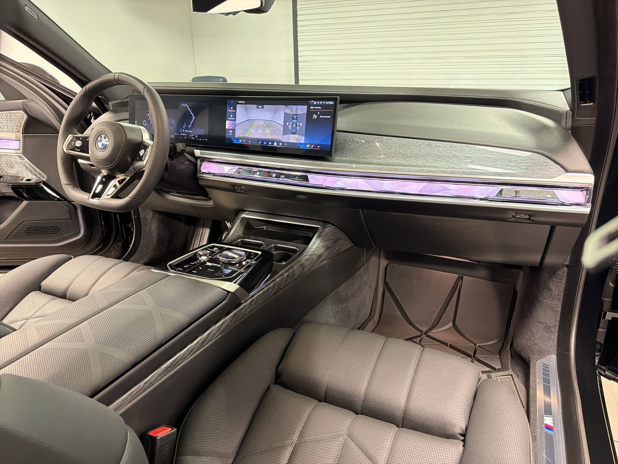 Certified 2025 BMW 760i xDrive w/ Executive Package AWD/4WD image 29