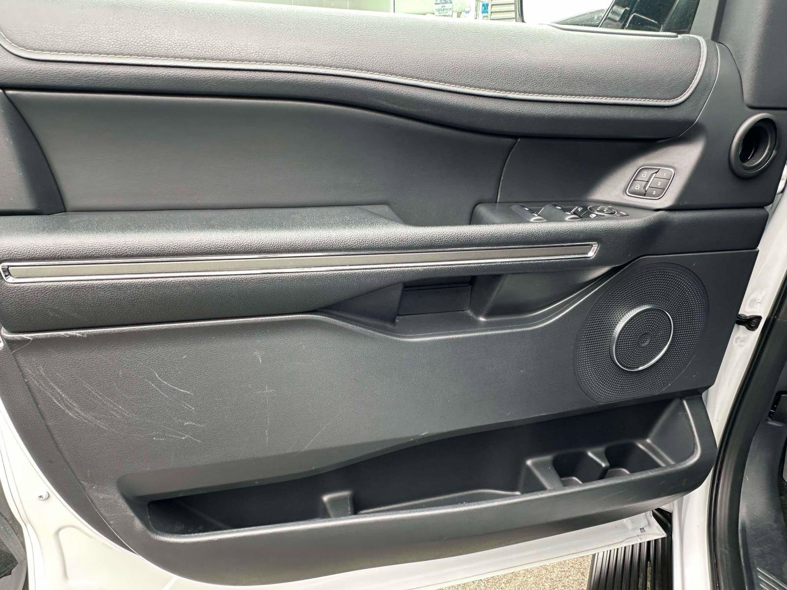 Used 2024 Ford Expedition XLT image 18