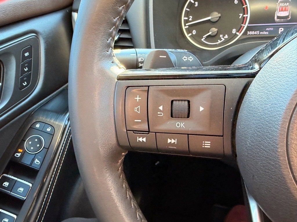 Used 2023 Nissan Rogue SL w/ SL Premium Package image 18