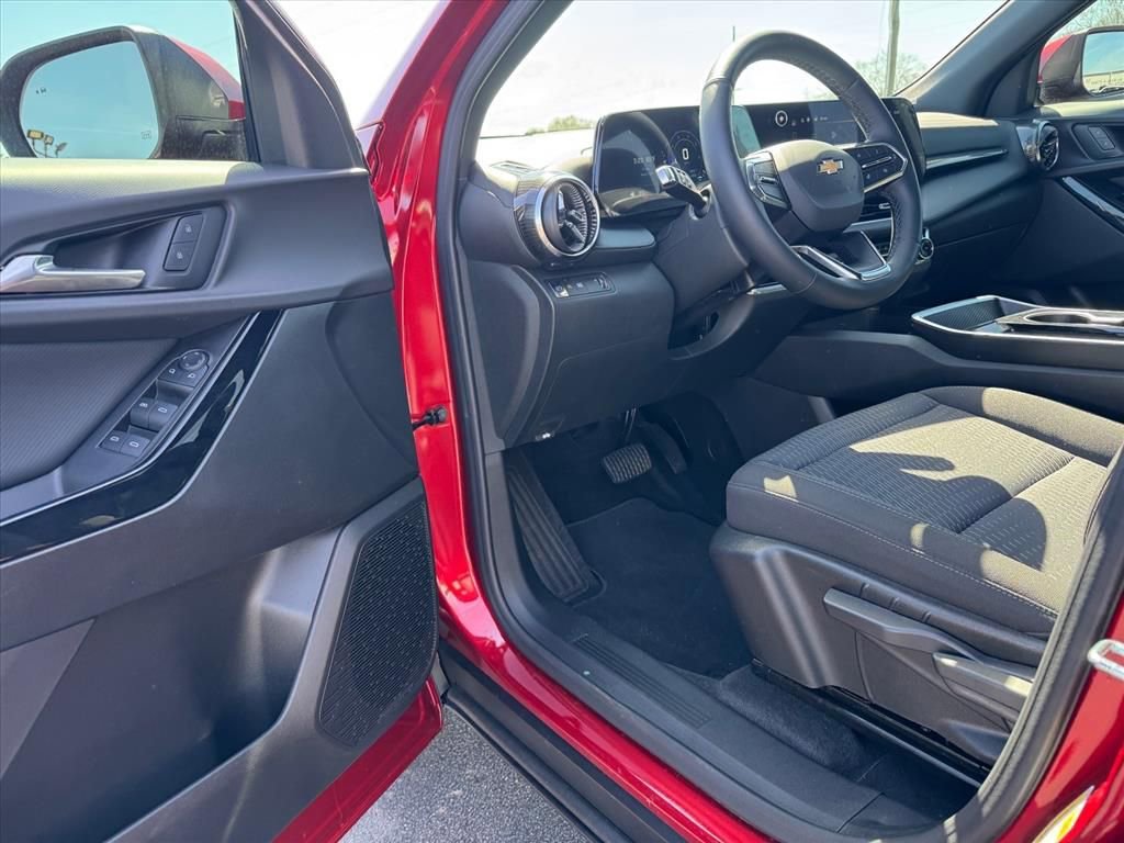 Used 2025 Chevrolet Equinox LT image 13