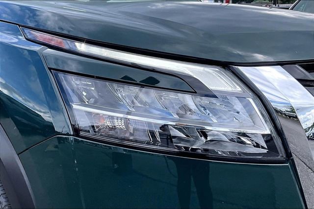 Certified 2024 Nissan Pathfinder Platinum FWD image 30