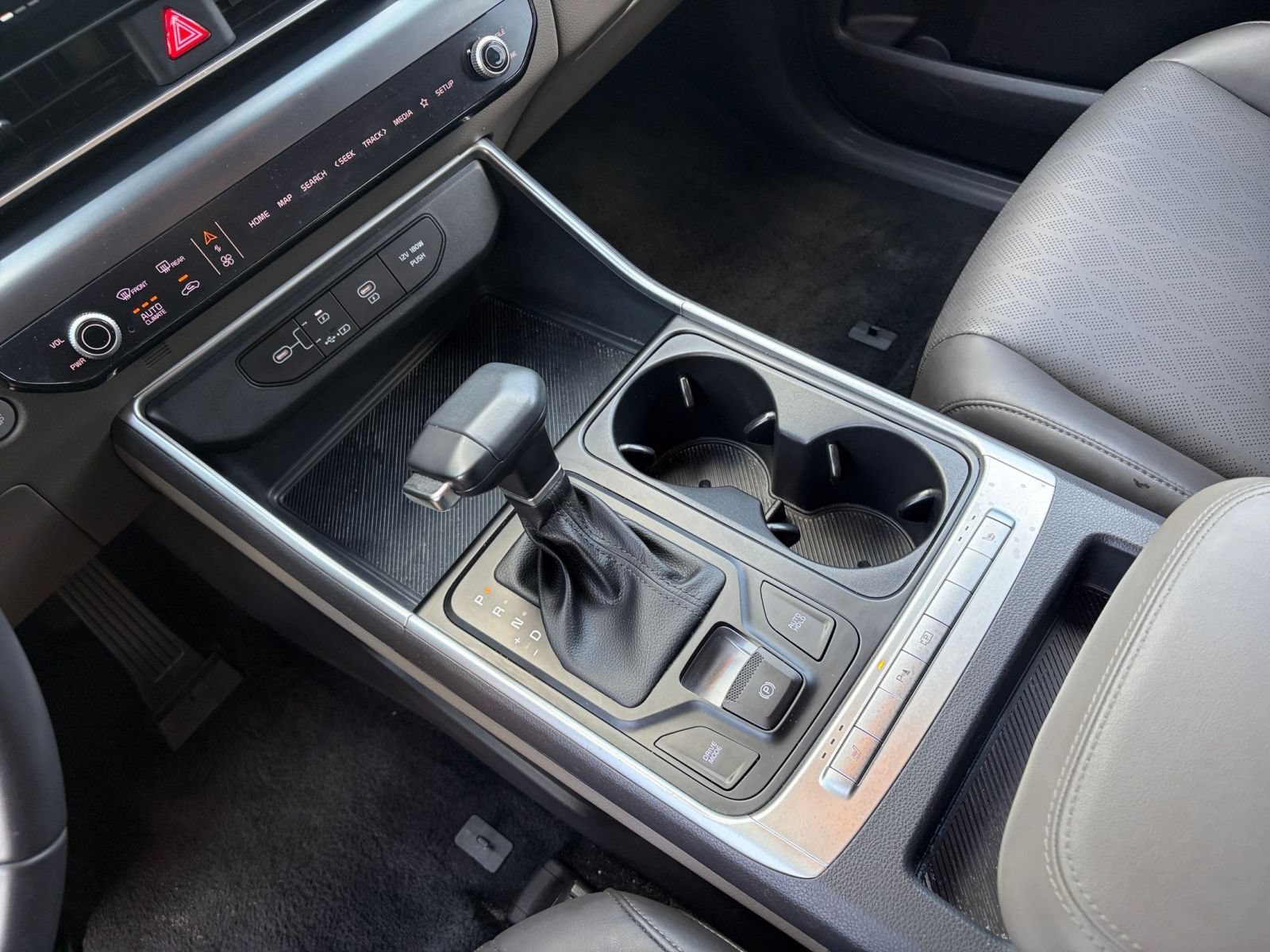 Used 2026 Kia Carnival FWD image 44
