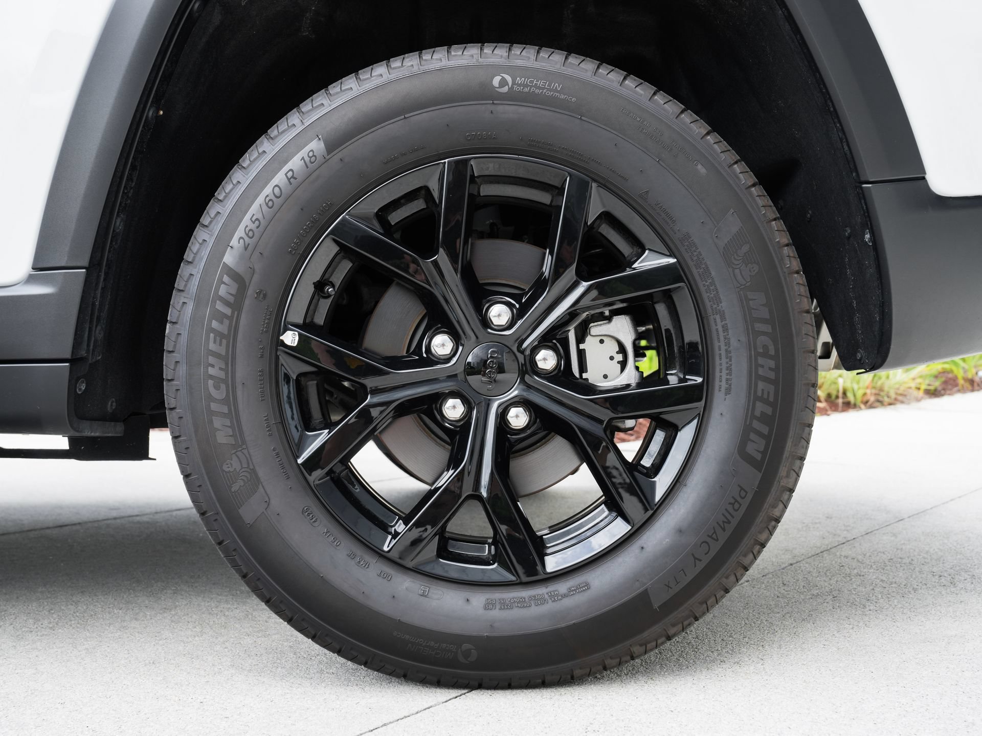 Used 2025 Jeep Grand Cherokee Altitude RWD image 14