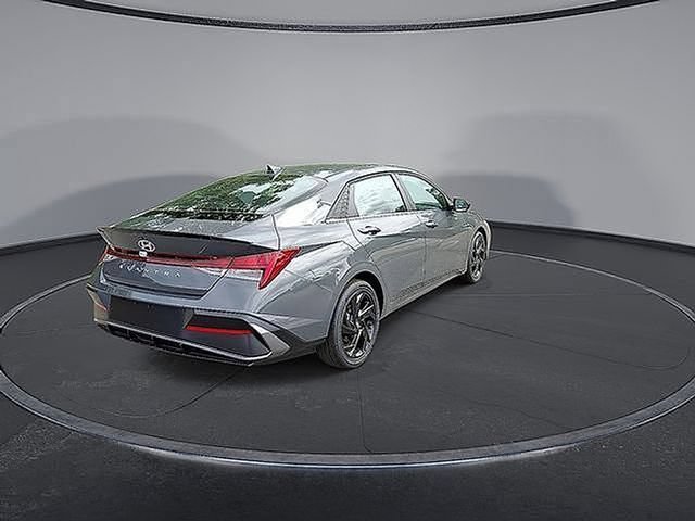 New 2026 Hyundai Elantra SEL Sport Premium FWD image 11
