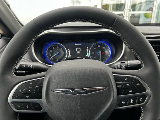 Used 2026 Chrysler Pacifica Select FWD image 11