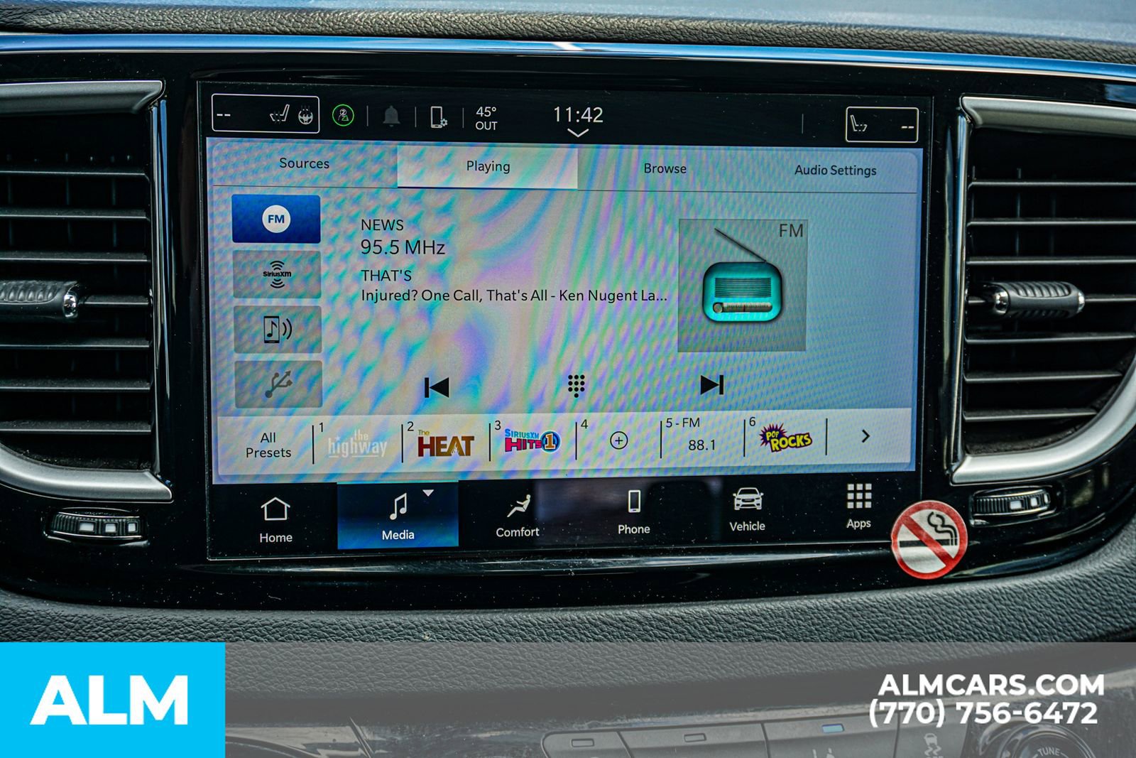 Used 2024 Chrysler Pacifica Touring-L image 44