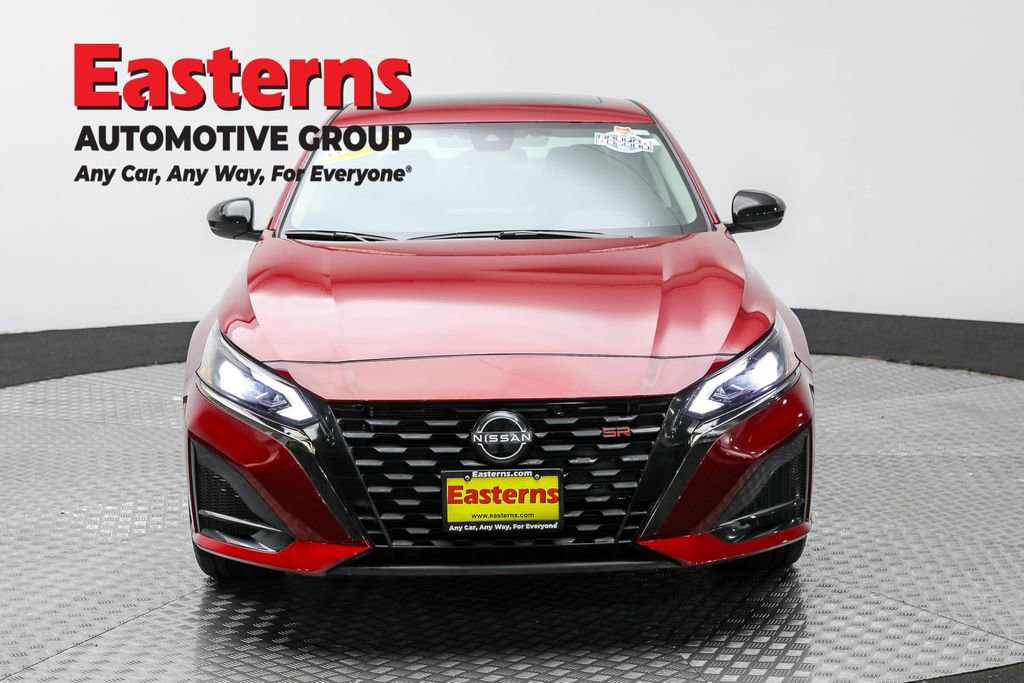 Used 2023 Nissan Altima 2.5 SR w/ SR Premium Package FWD image 2