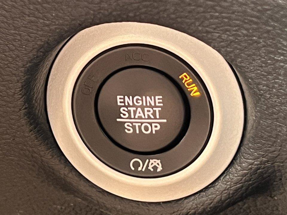 Used 2025 Chrysler Pacifica Limited FWD image 30