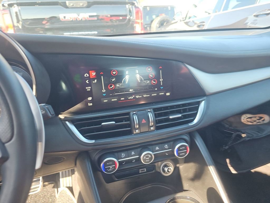 Used 2024 Alfa Romeo Giulia Veloce image 8