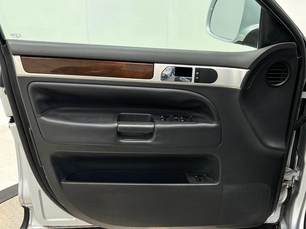Used 2008 Volkswagen Touareg V6 AWD/4WD image 16