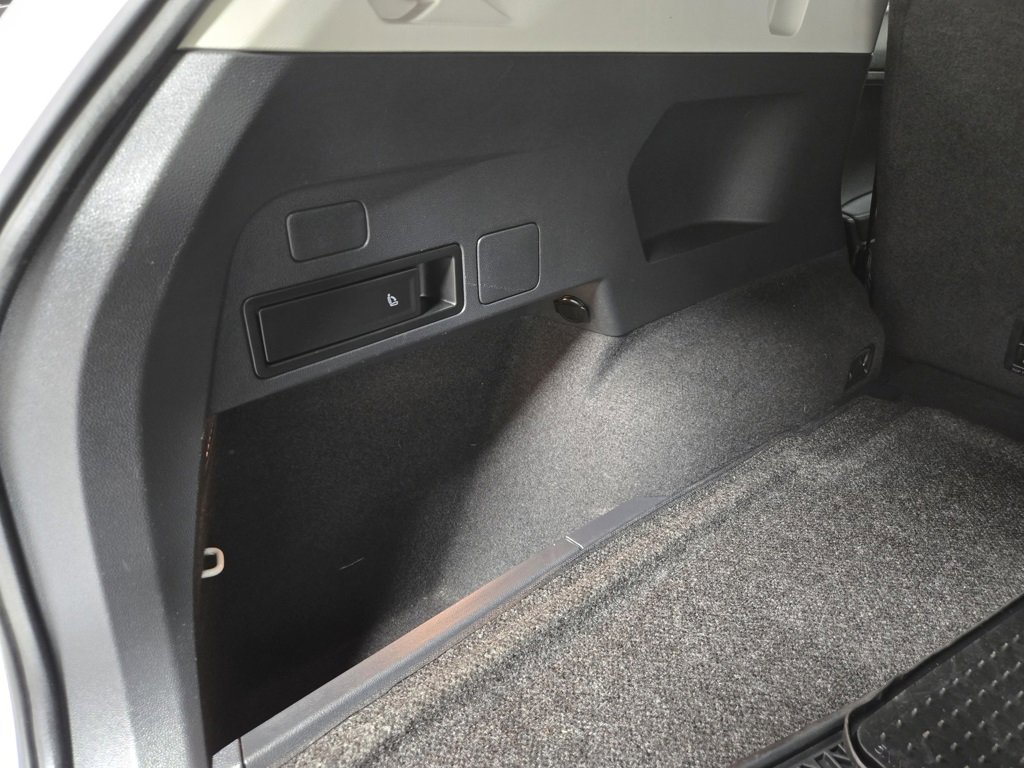 Used 2020 Volkswagen Tiguan SE w/ Panoramic Sunroof Package image 46