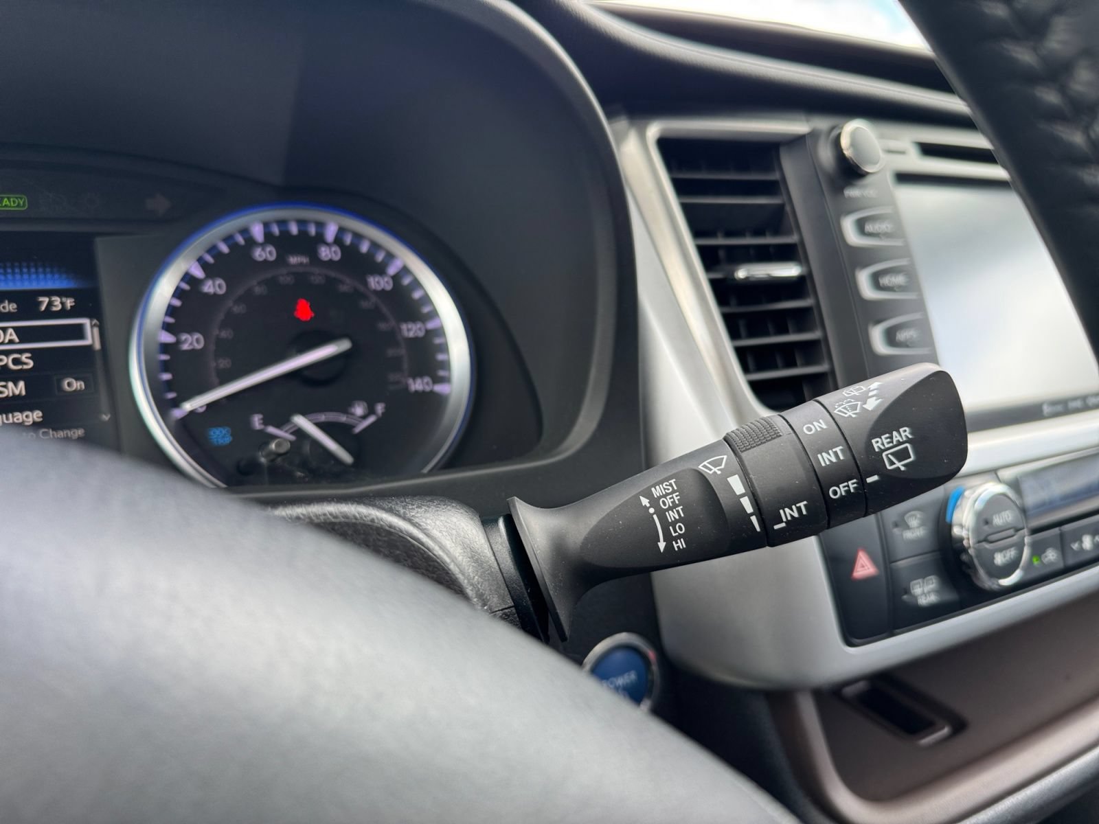 Used 2019 Toyota Highlander XLE AWD/4WD image 21