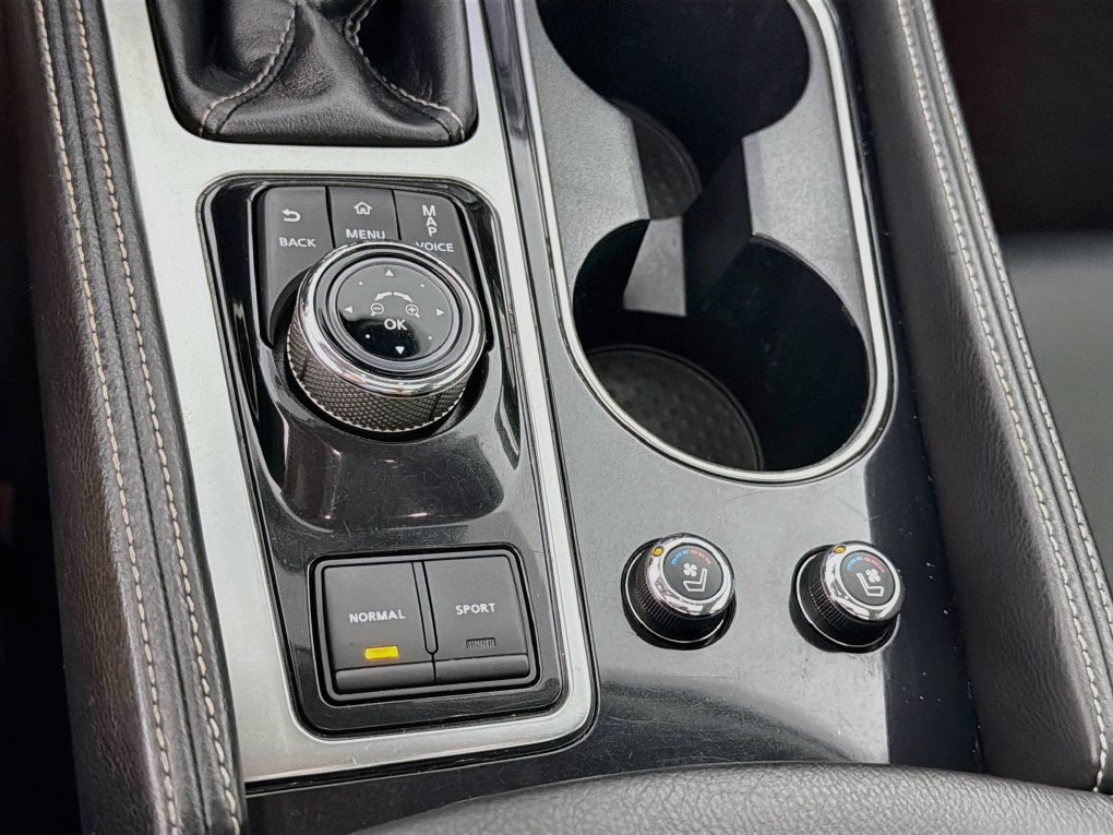 Used 2018 Nissan Maxima Platinum FWD image 21