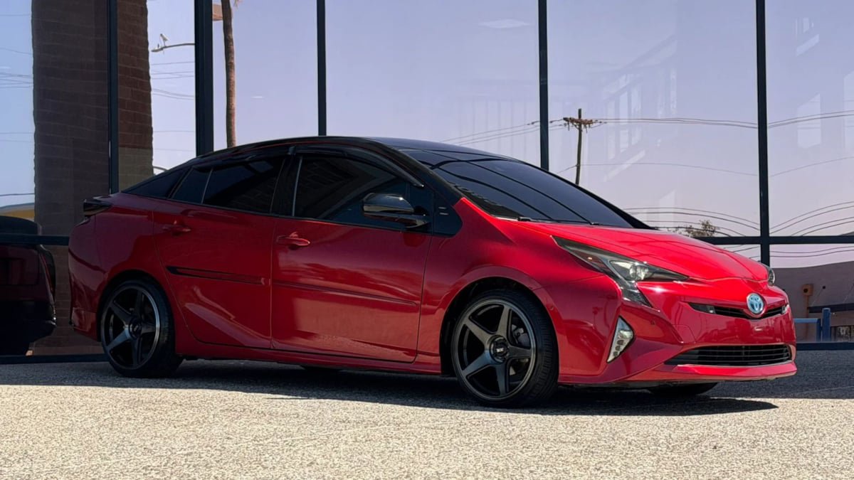 Used 2017 Toyota Prius Four Touring w/ Premium Convenience Package FWD image 20