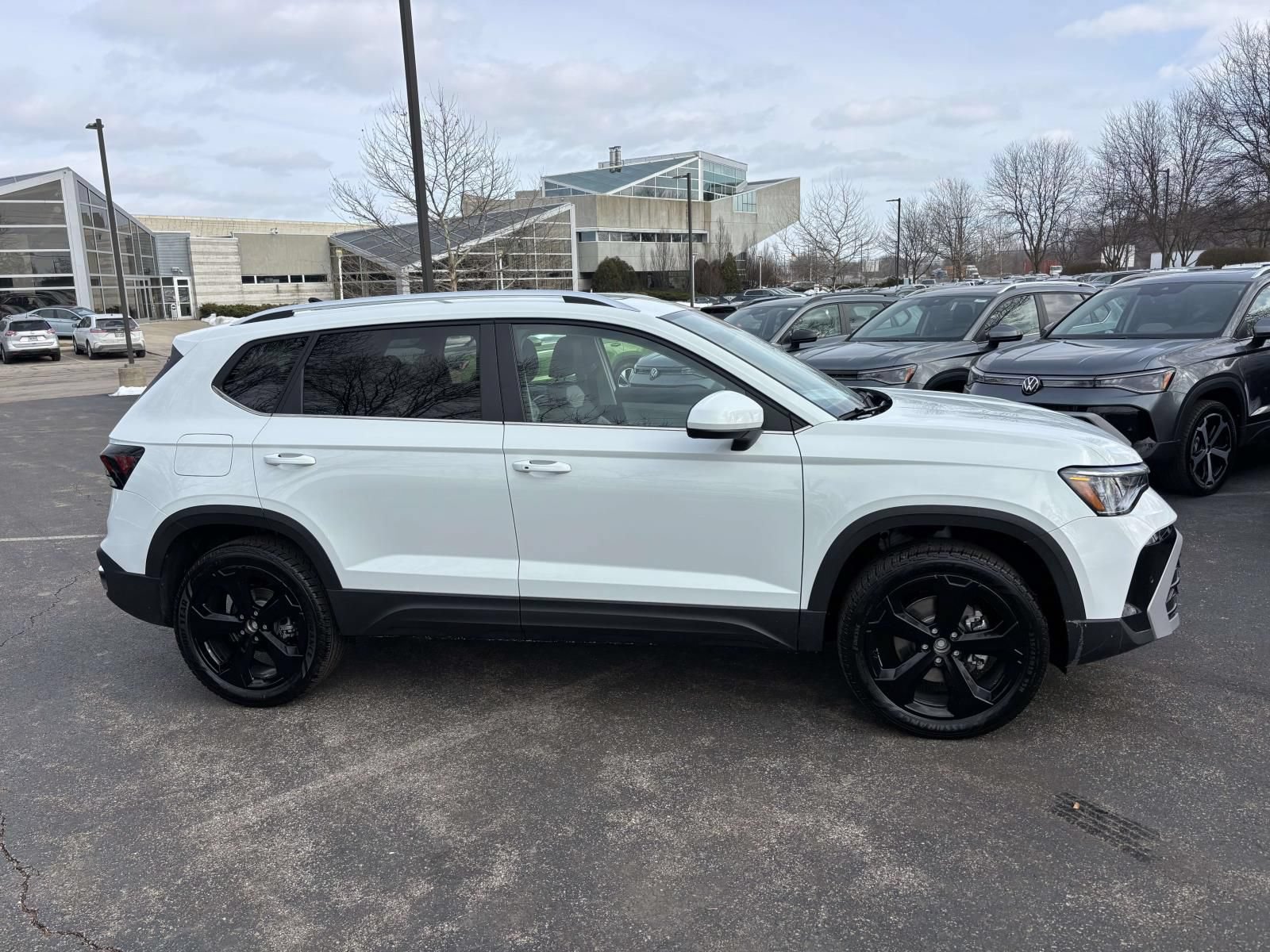 New 2026 Volkswagen Taos SEL AWD/4WD image 8