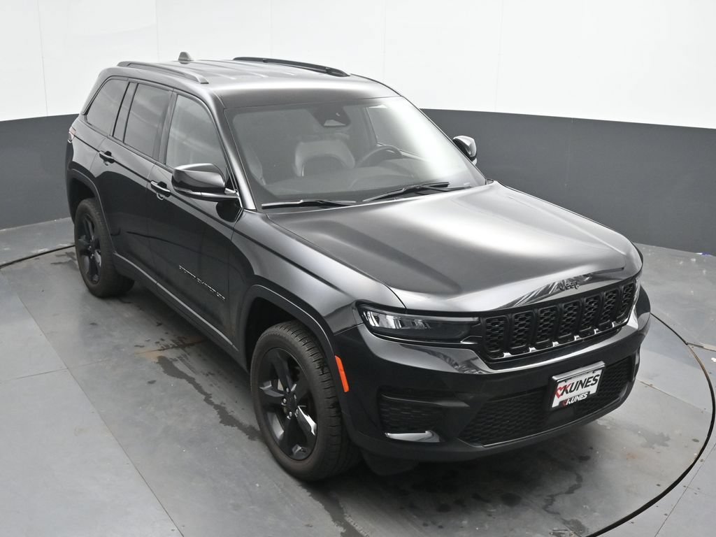 Used 2023 Jeep Grand Cherokee Altitude AWD/4WD image 32