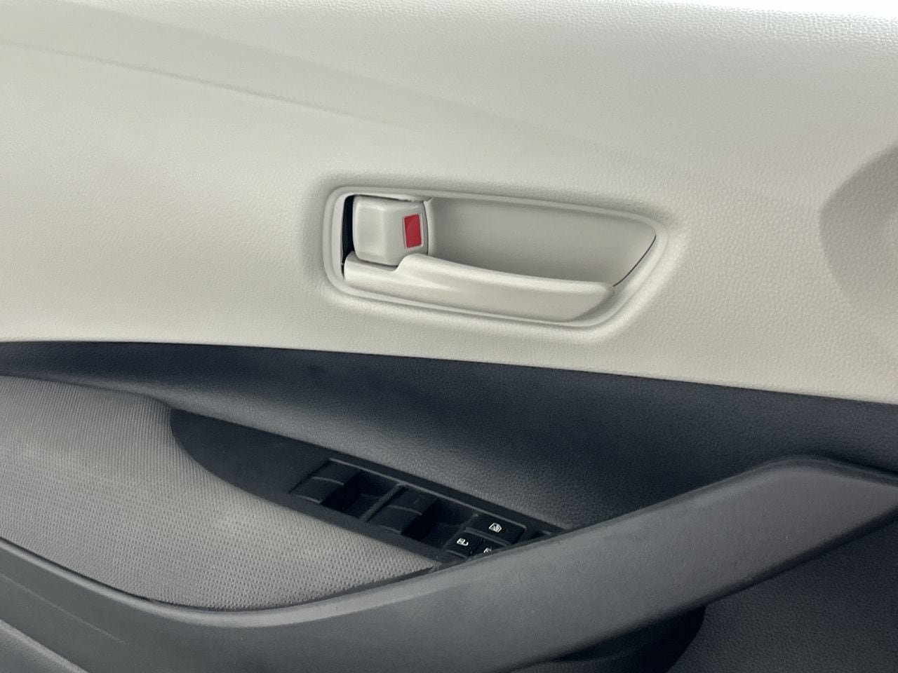 Used 2025 Toyota Corolla LE FWD image 19