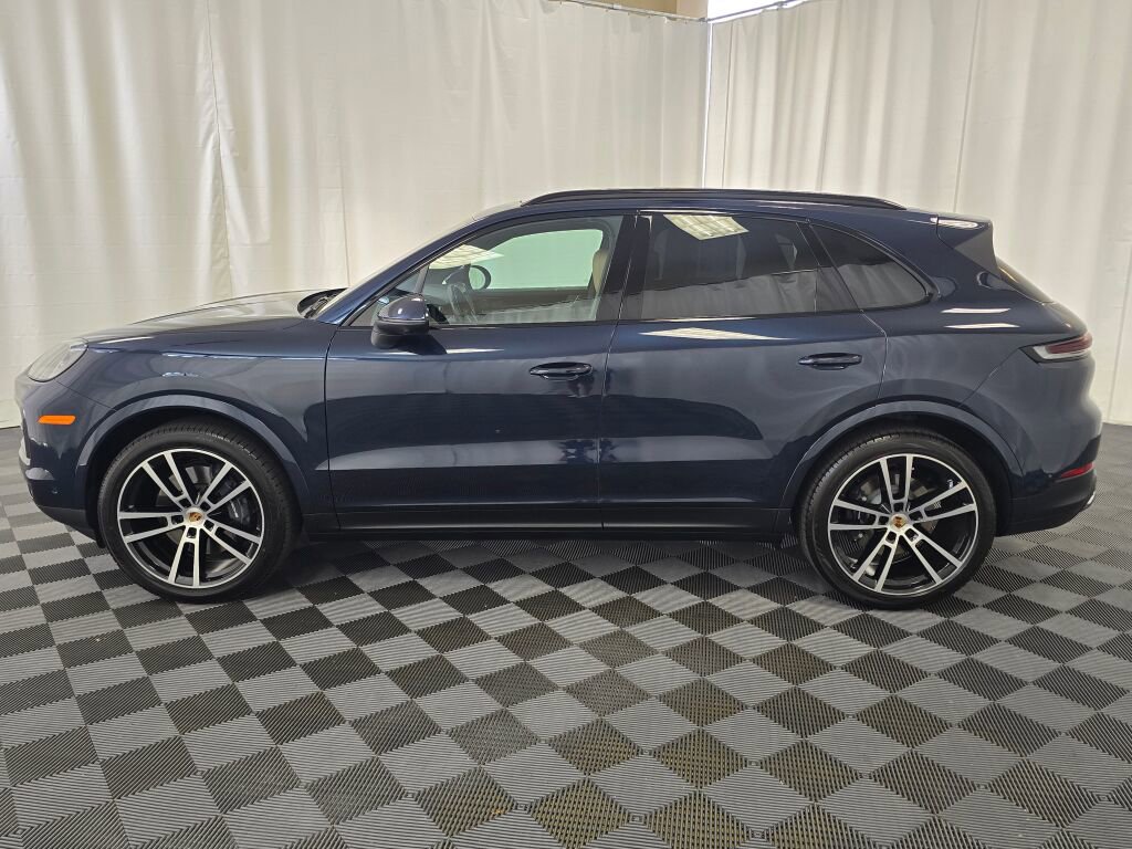 Certified 2025 Porsche Cayenne image 2