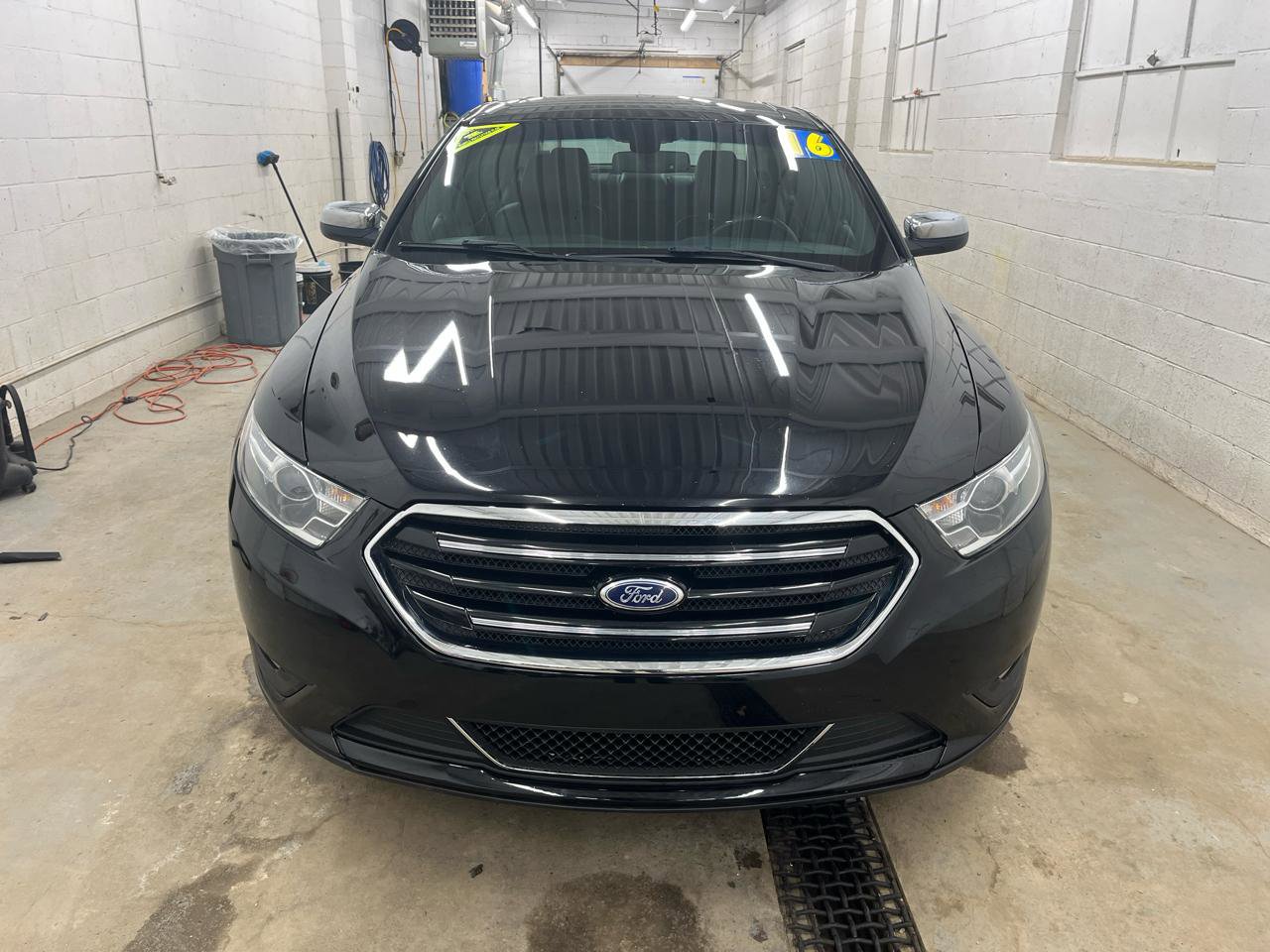 Used 2016 Ford Taurus Limited FWD image 6