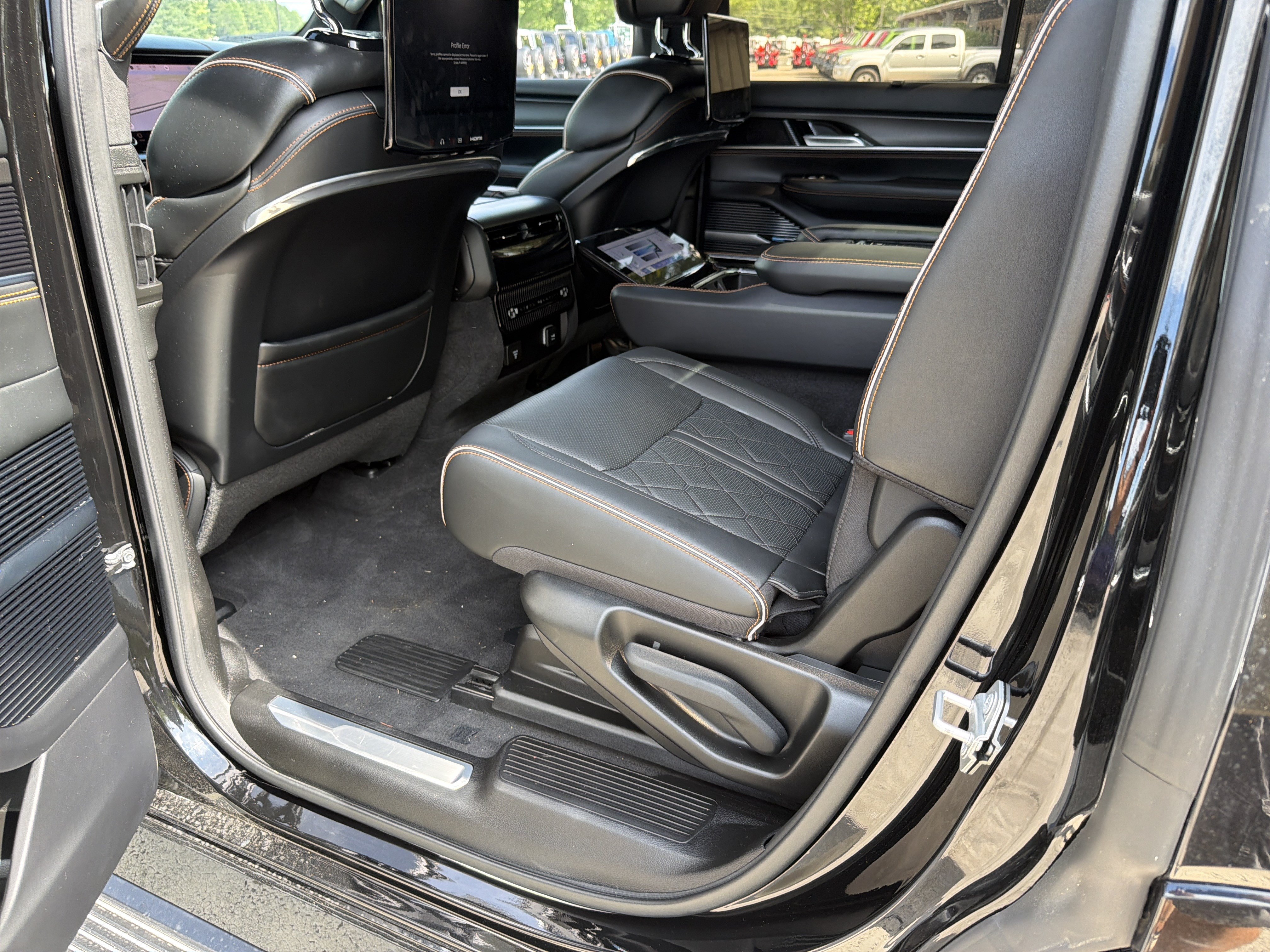 Used 2024 Jeep Grand Wagoneer Series III w/ Rear Seat Video Group 1 AWD/4WD image 20
