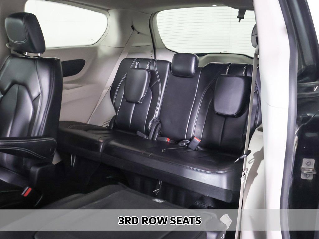 Used 2023 Chrysler Pacifica Touring-L image 8