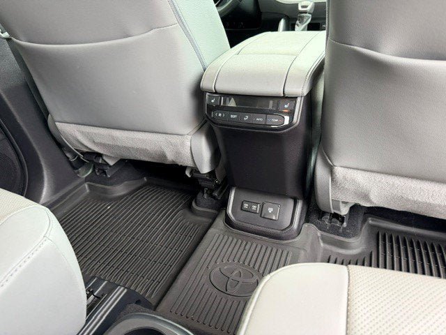 Used 2020 Toyota Highlander Platinum AWD/4WD image 14