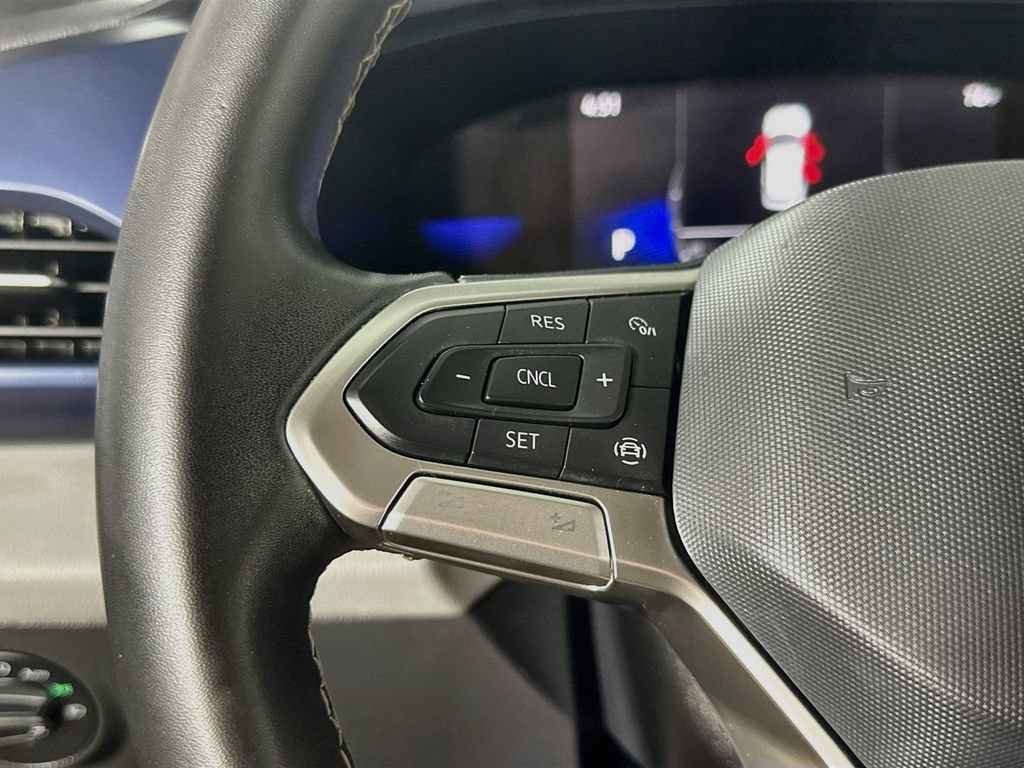 Used 2022 Volkswagen Taos SE w/ Panoramic Sunroof Package FWD image 23