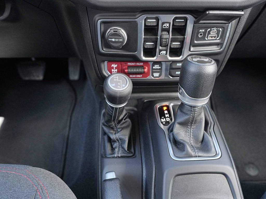Used 2025 Jeep Wrangler Unlimited Rubicon AWD/4WD image 32