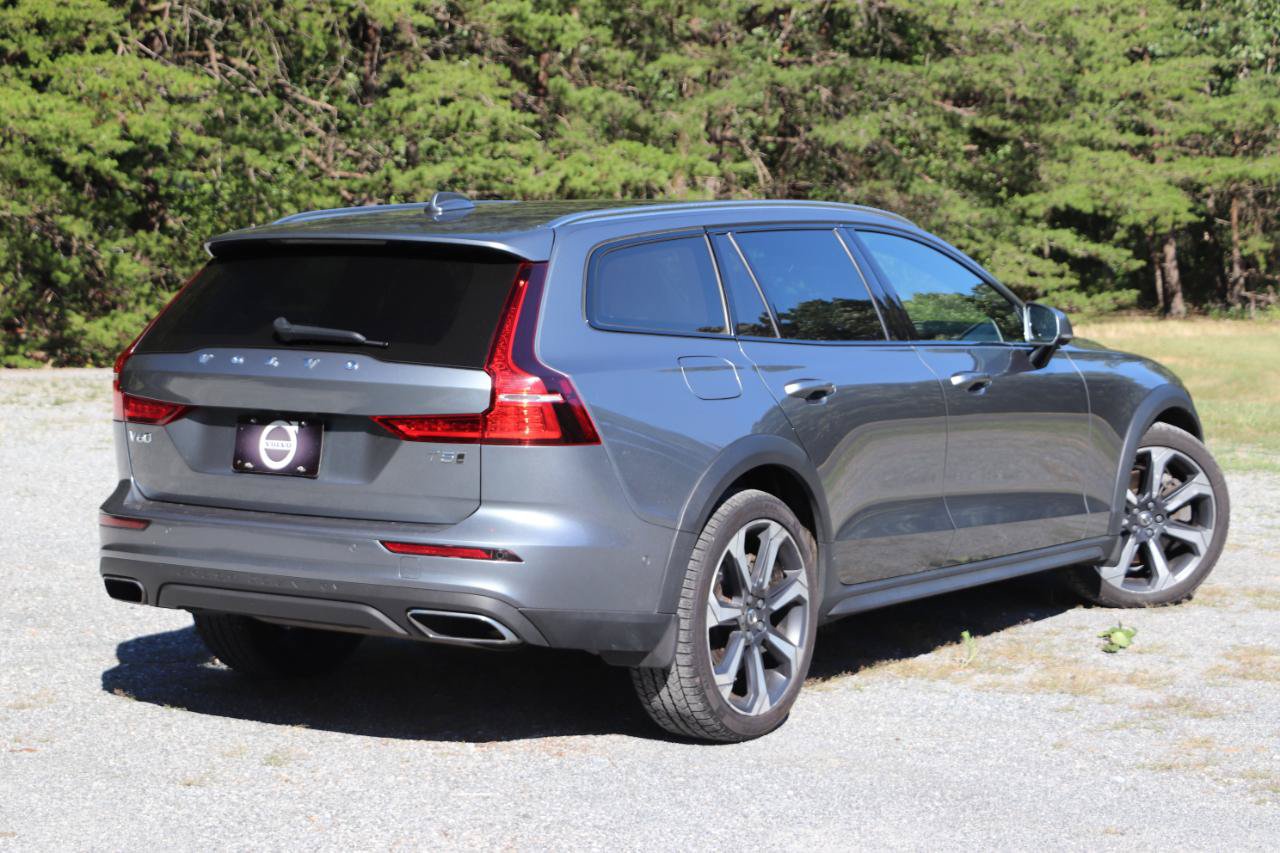 Used 2019 Volvo V60 T5 Cross Country AWD/4WD image 3