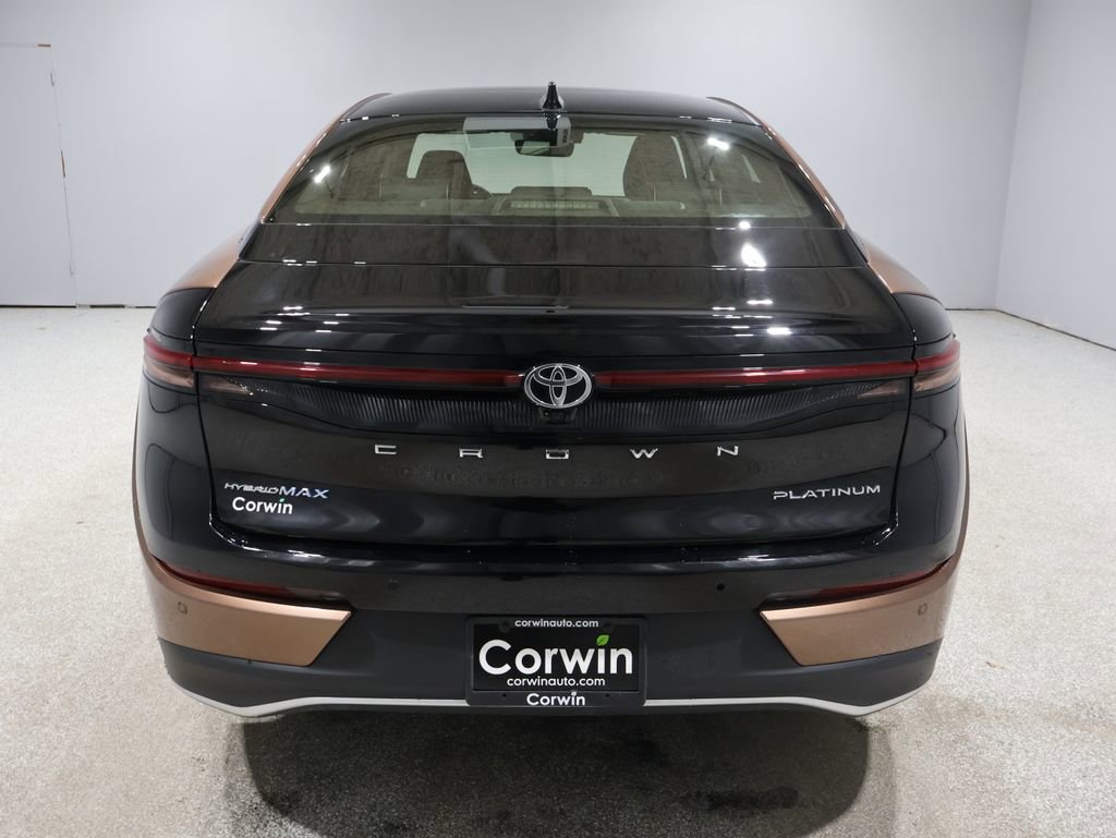 Used 2023 Toyota Crown Platinum image 3