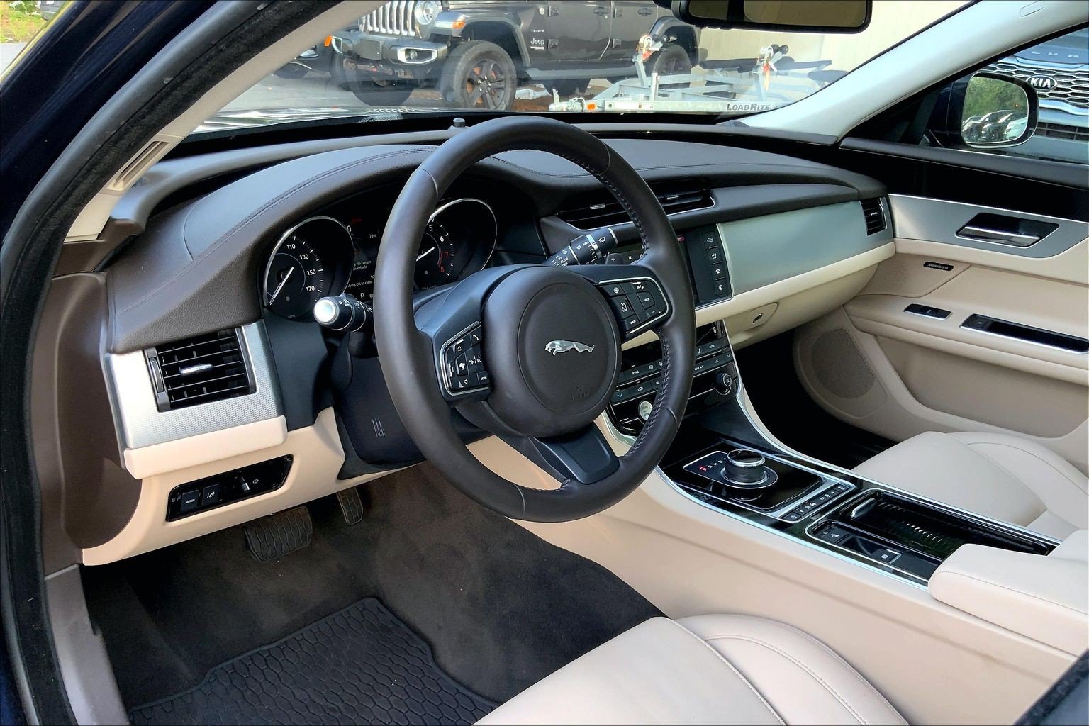 Used 2018 Jaguar XF Premium AWD/4WD image 15