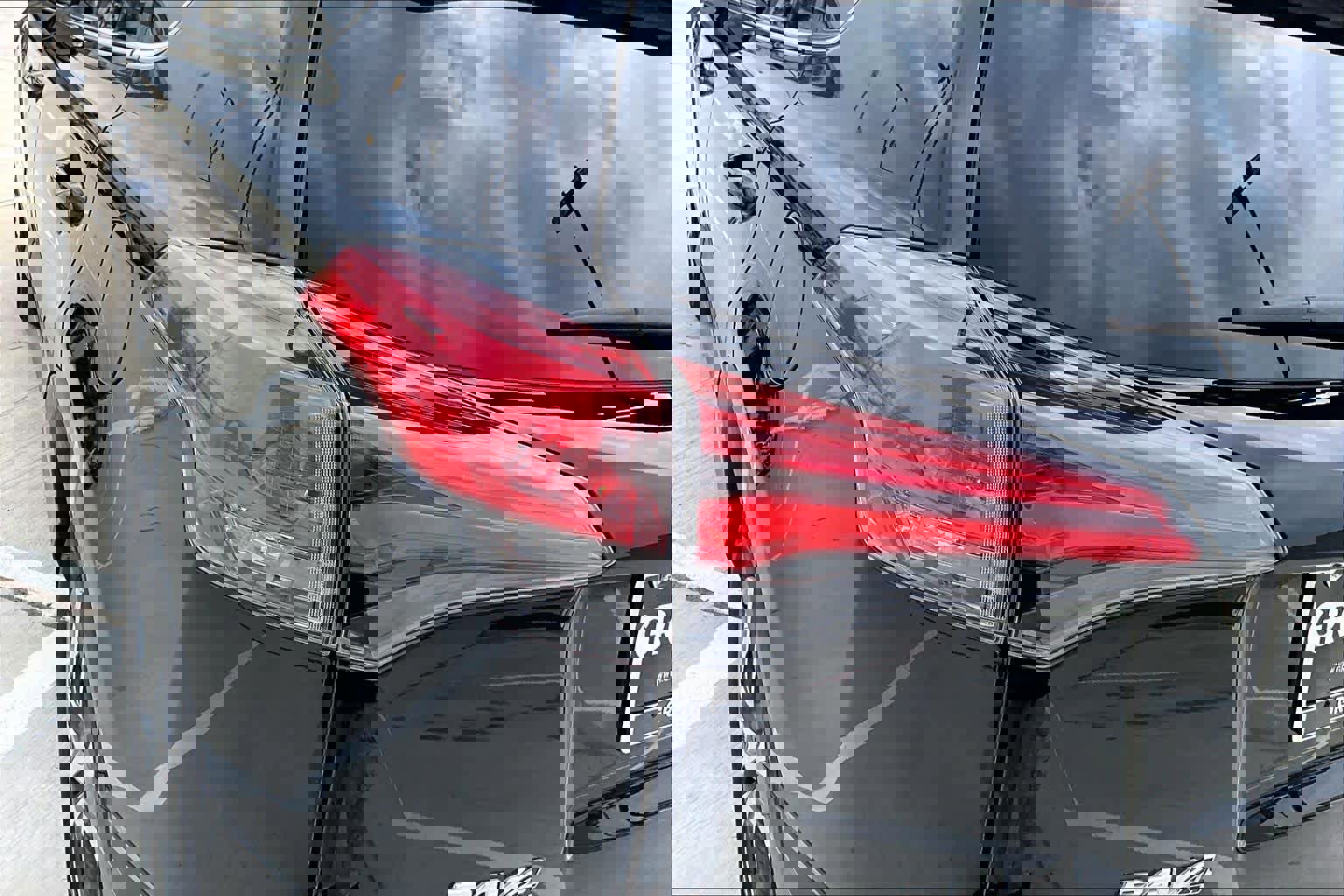 Used 2018 Toyota RAV4 LE FWD image 28