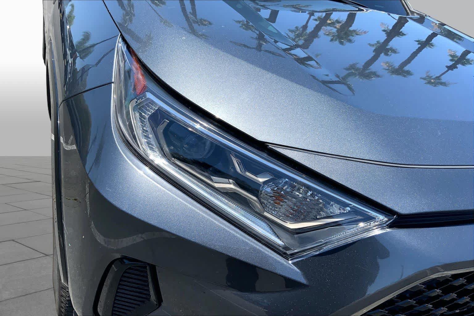 Used 2021 Toyota RAV4 SE w/ Weather & Moonroof Package AWD/4WD image 27