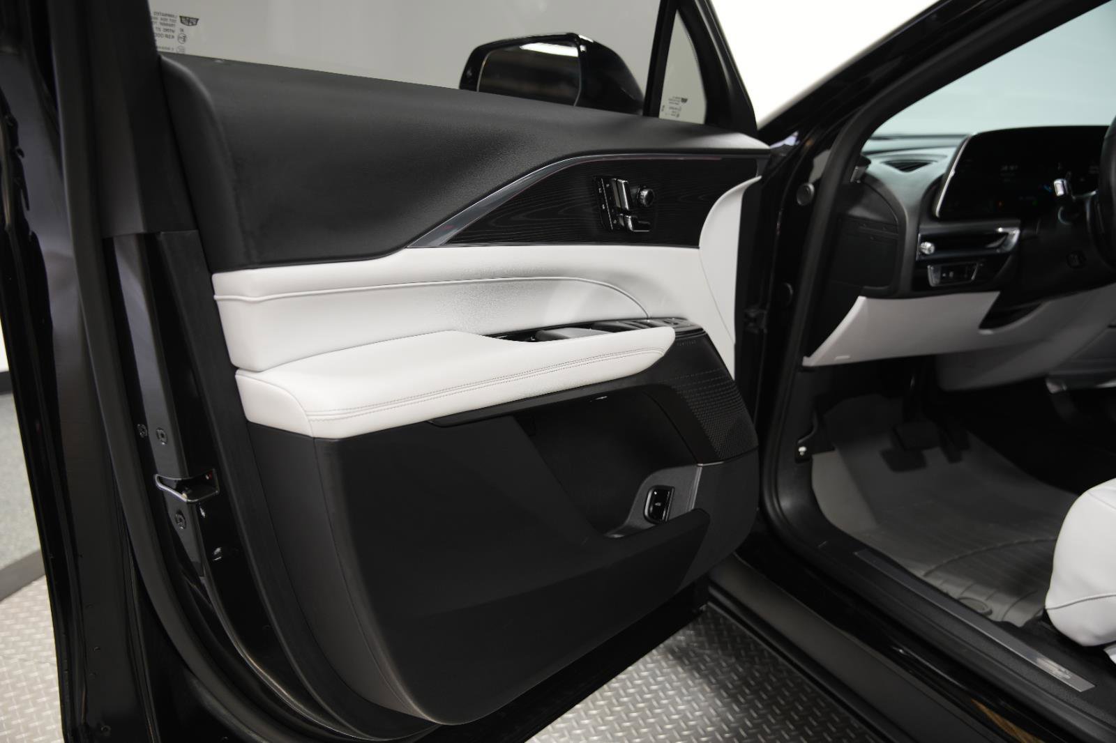 Used 2024 Cadillac Lyriq Luxury image 24