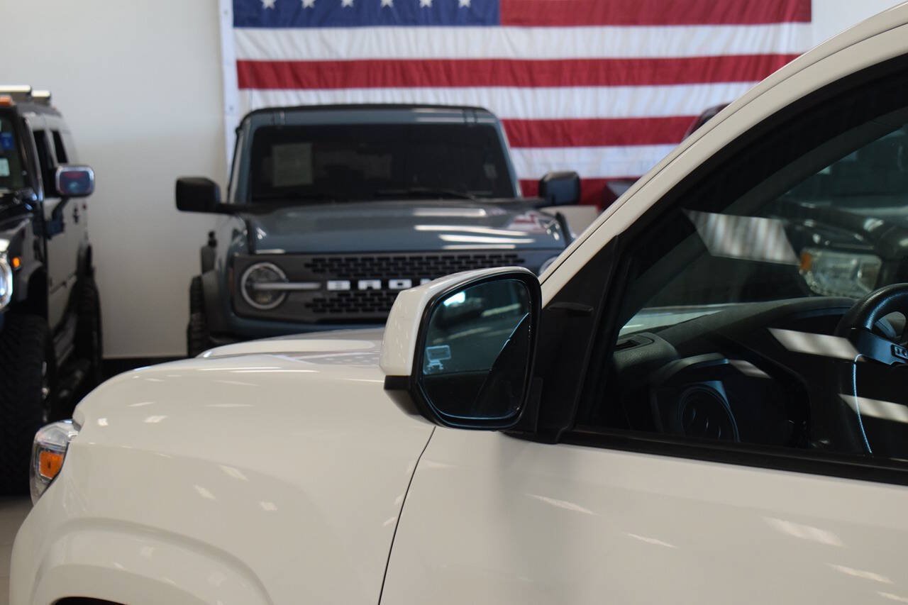 Used 2022 Toyota Tacoma SR AWD/4WD image 12