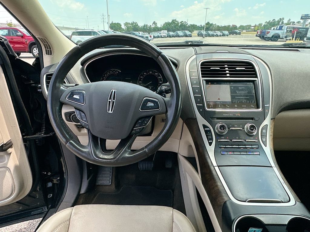 Used 2017 Lincoln MKX Reserve w/ Lincoln MKX Climate Package FWD image 19