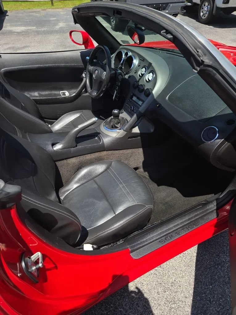 Used 2006 Pontiac Solstice Convertible w/ Premium Package RWD image 9