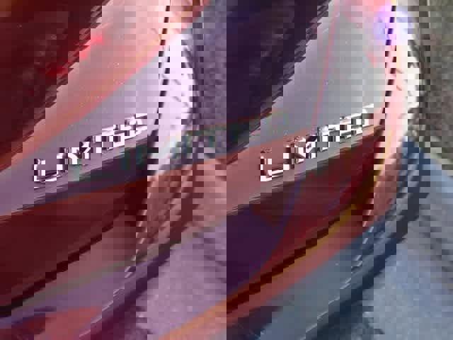 Used 2019 Toyota Avalon Limited image 48