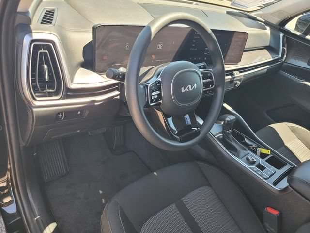 Used 2025 Kia Sorento LX FWD image 9