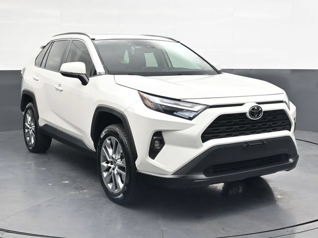 Used 2022 Toyota RAV4 XLE Premium AWD/4WD image 2