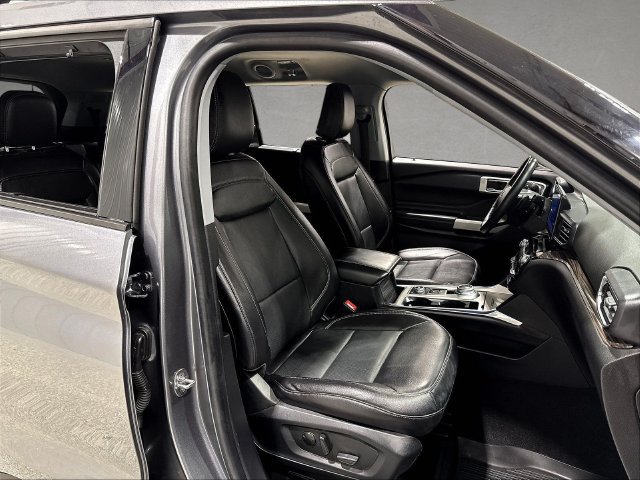 Used 2021 Ford Explorer Limited w/ Equipment Group 301A AWD/4WD image 33