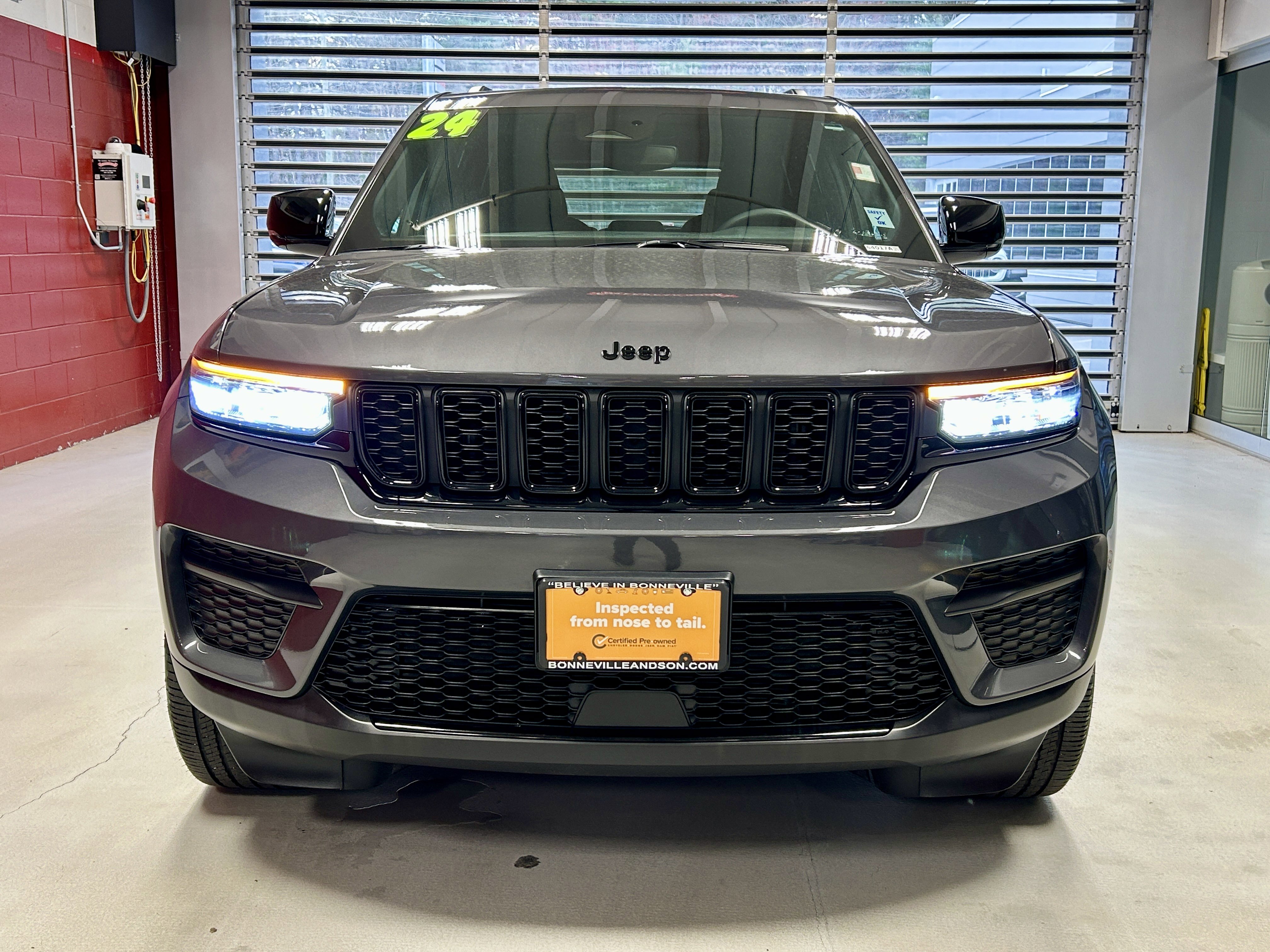 Certified 2024 Jeep Grand Cherokee Altitude AWD/4WD image 15