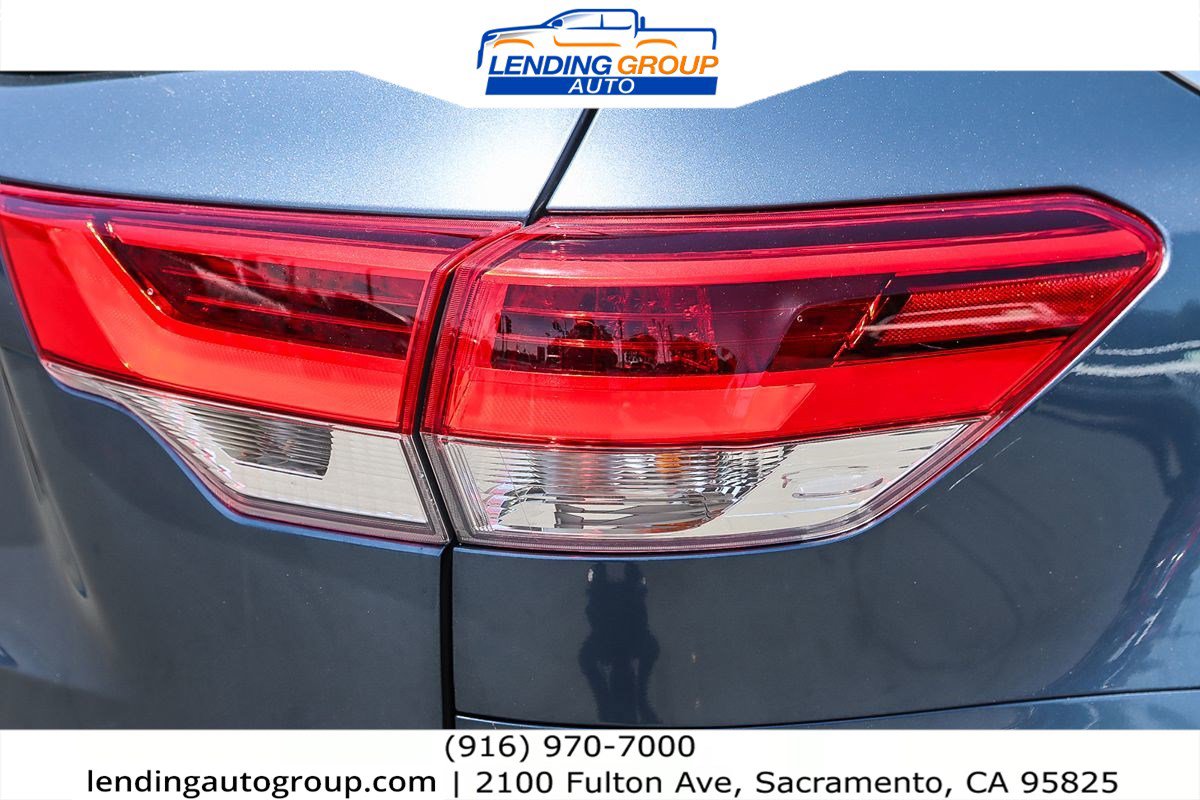 Used 2019 Toyota Highlander XLE w/ Carpet Mat Package (TMS) image 8