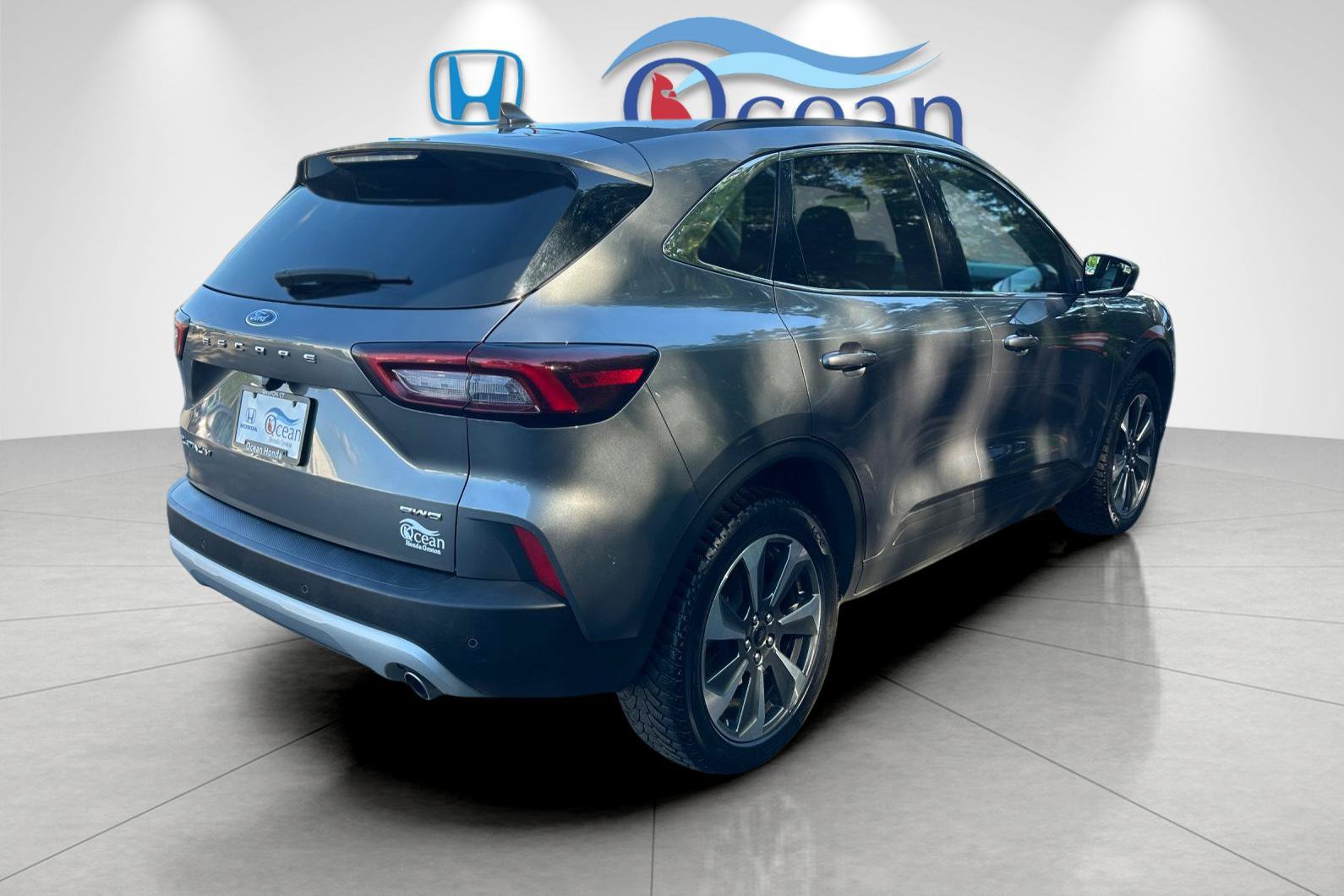 Used 2024 Ford Escape Platinum AWD/4WD image 3