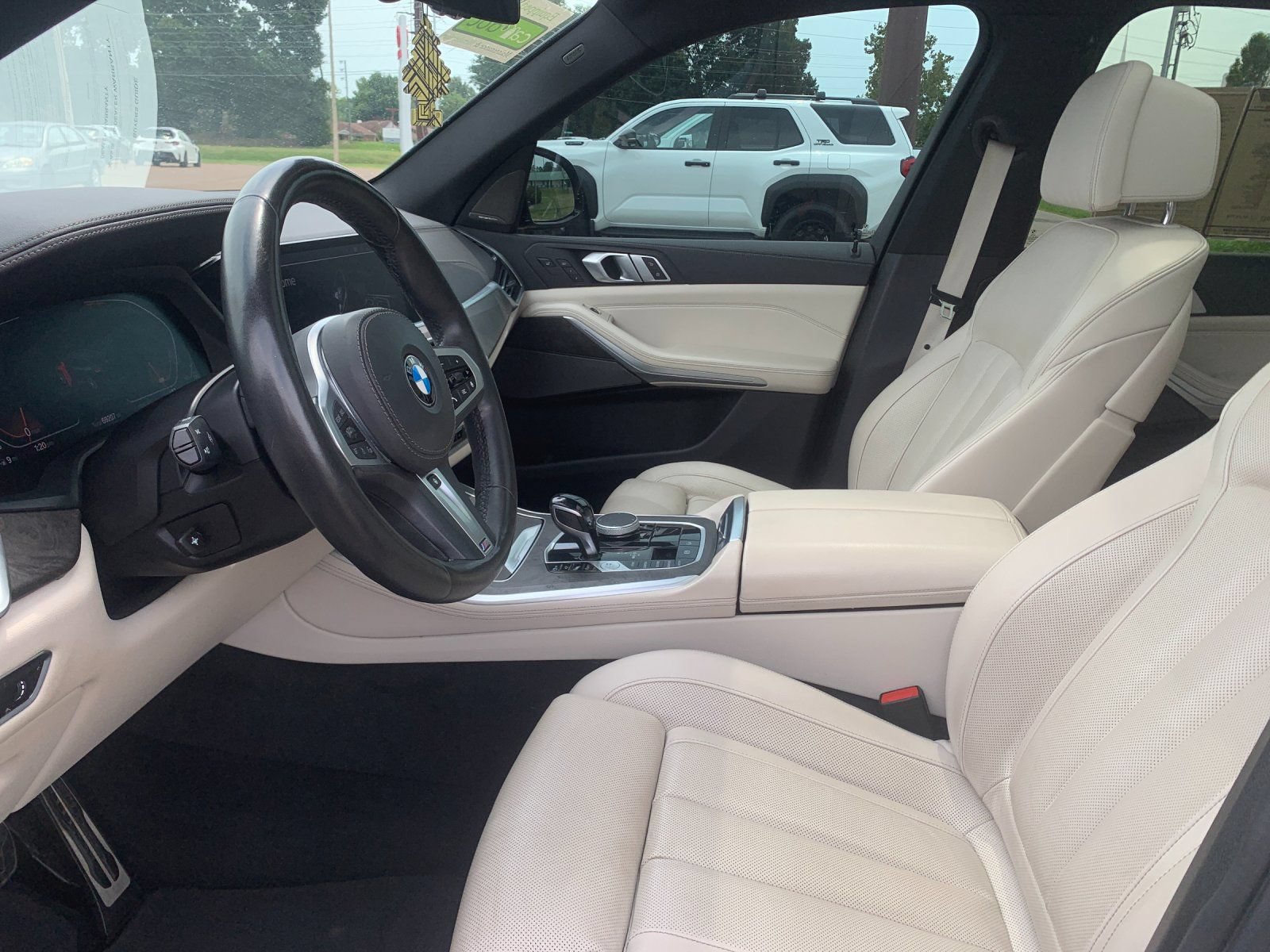 Used 2020 BMW X5 xDrive40i w/ M Sport Package AWD/4WD image 12