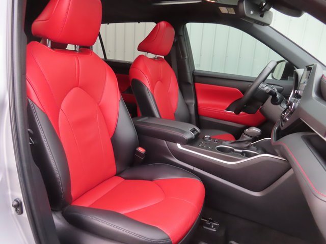 Used 2023 Toyota Highlander XSE image 25